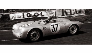 レーシングカーから市販モデルへ│ポルシェ550スパイダーから受け継いだエンジン