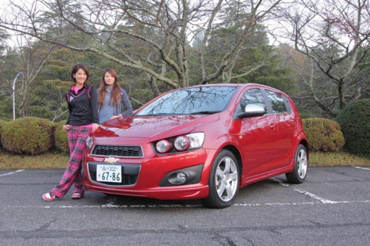 え コンパクトカーでゴルフへ けれど女子ウケも存在感も抜群の個性派 シボレー ソニック Clicccarゴルフ部 12年11月28日 エキサイトニュース