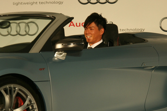 プロゴルファー石川遼選手がアウディジャパンとスポンサー契約でR8スパイダーを愛車に！