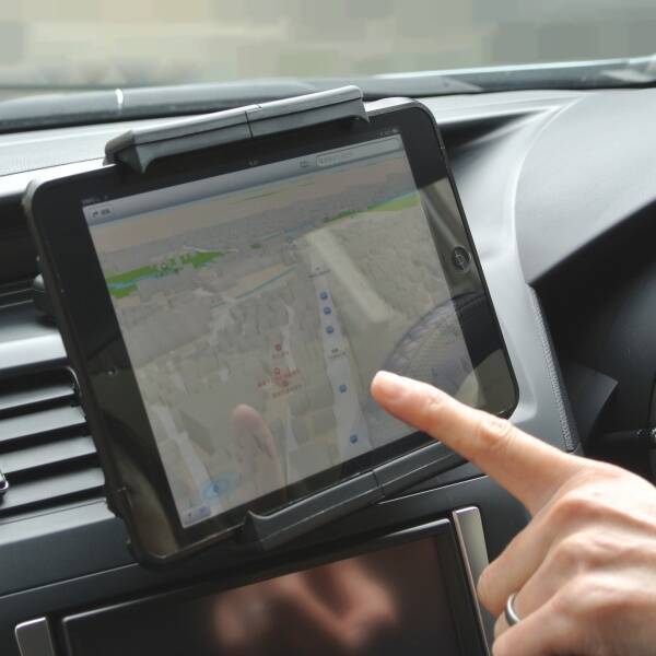 タブレットをカーナビとして使うならホルダーは安定性のある吸盤タイプがオススメ 13年4月14日 エキサイトニュース