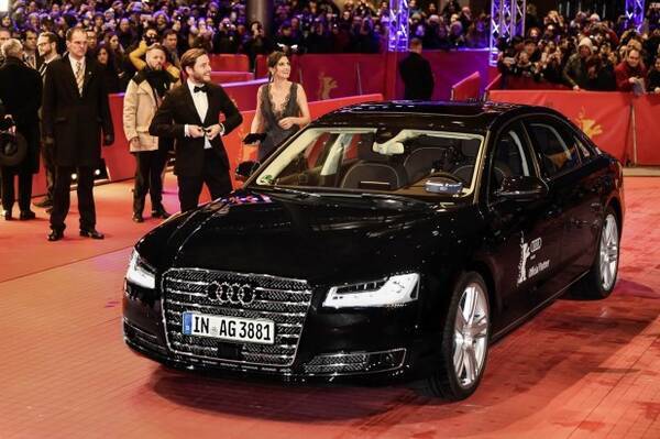 セレブの運転手は失職 レッドカーペットを無人アウディが走る 16年2月17日 エキサイトニュース セレブの運転手は失職 レッドカーペットを無人アウディが走る 16年2月17日 エキサイトニュース