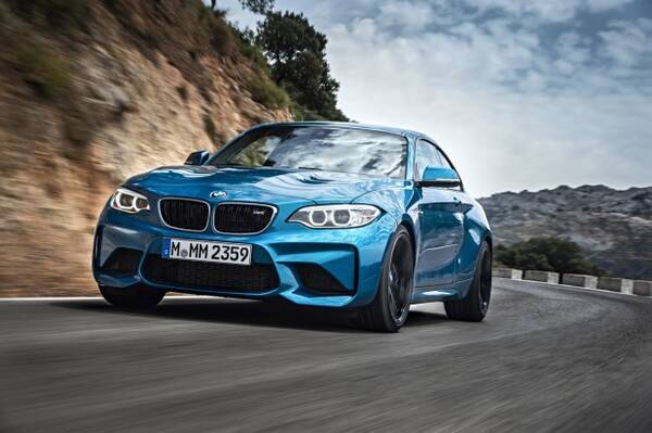 動画 ジジ ハディットが乗るbmw M2クーペはどれ 16年5月4日 エキサイトニュース