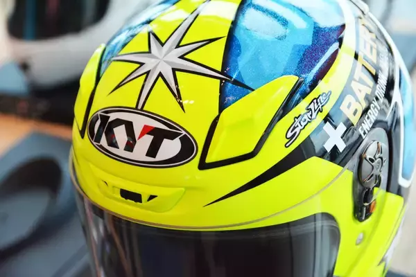 ついに日本到来！MotoGPでも活躍するKYTヘルメットの日本発売が決定