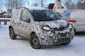 日本導入はまだか！フィアット「パンダクロス」改良型をキャッチ