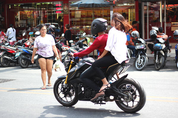 安全意識の高そうなライダーは1割も居ない感じ タイへ行ってバイク事情を見て体験してきた 海外バイク旅行記 Vol 3 17年7月6日 エキサイトニュース