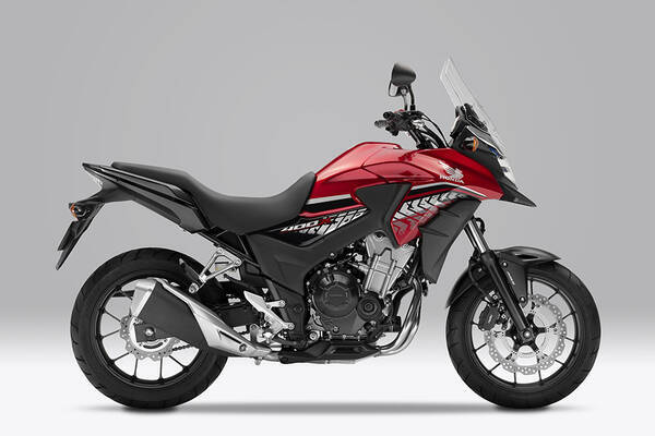 冒険へ ツーリングへ ホンダのクロスオーバーモデル 400x が熟成されて新色追加 17年4月27日 エキサイトニュース
