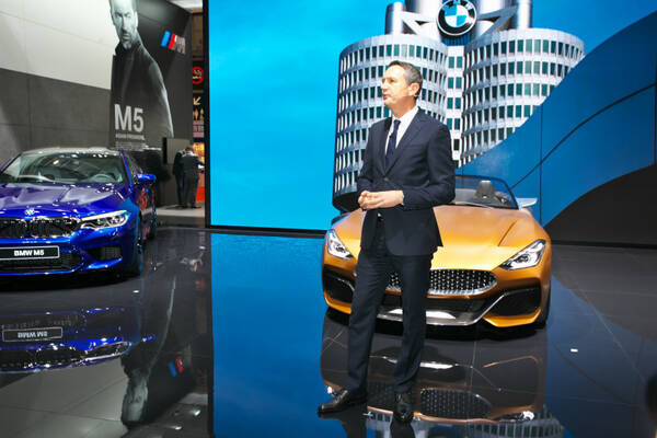 東京モーターショー17 ストーリーオブラグジュアリー がテーマのbmwブースは 8シリーズやz4コンセプトなど注目モデルが多数出展 17年10月26日 エキサイトニュース