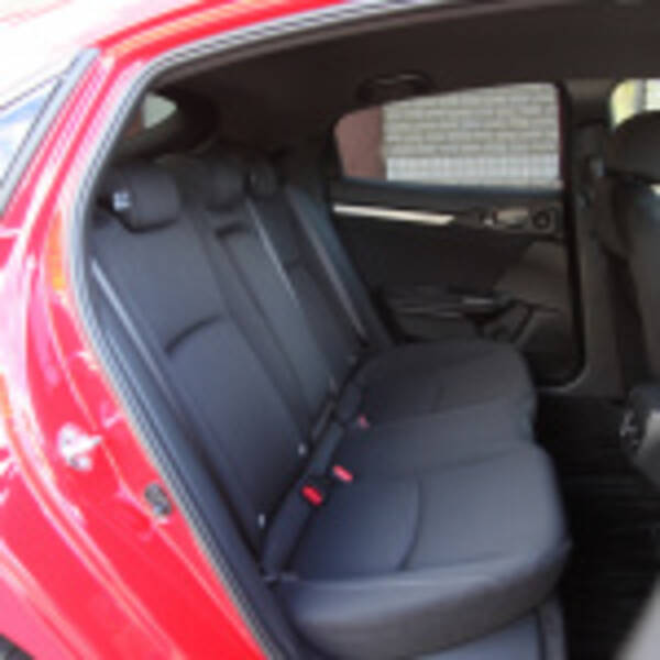 ホンダ シビック試乗 ライバルのアクセラ インプレッサを一歩リードする居住性 積載性 18年1月5日 エキサイトニュース