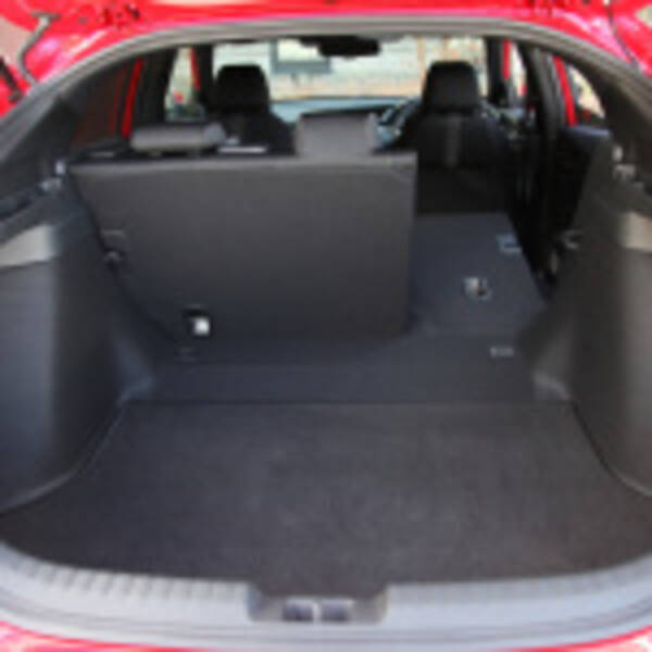 ホンダ シビック試乗 ライバルのアクセラ インプレッサを一歩リードする居住性 積載性 18年1月5日 エキサイトニュース