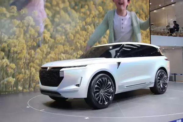 「これってサファリの親戚？ 日産と中国企業の合弁会社が中国専用として発表した大型SUVコンセプト【北京モーターショー2018】」の画像