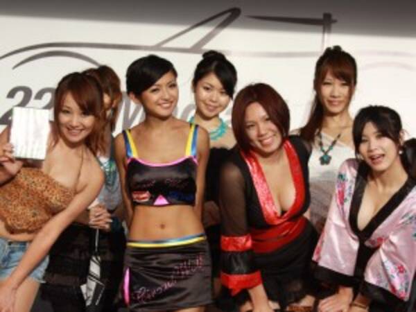 巨乳を超えた爆乳レースクイーン 22nd メディア対抗ロードスター4時間レース 11年9月8日 エキサイトニュース