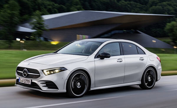 独 ダイムラーが年末に発売予定の新型aクラス セダン はこんなクルマ 2018年8月13日 エキサイトニュース