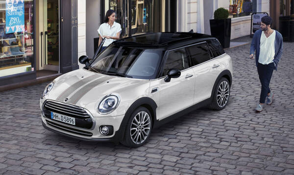 新車 ミニ クラブマン初の限定車はイタリア Slowear社とのコラボ Mini Clubman Molton Edition は限定1台 18年8月24日 エキサイトニュース 新車 ミニ クラブマン初の限定車はイタリア Slowear社とのコラボ Mini Clubman Molton Edition は限定1台 18年8月24日 エキサイトニュース