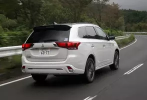 ボディ剛性の向上やevシステム ダンパー変更などで 走り が進化した 三菱 アウトランダーphev 試乗レポート 17年4月1日 エキサイトニュース