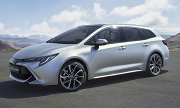 トヨタがパリモーターショーで「カローラ・ツーリング スポーツ」を公開