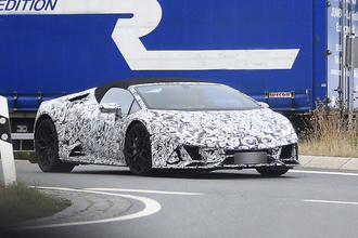 ランボルギーニ・ウラカン スパイダーの改良型をキャッチ。！ 最新技術搭載で性能アップ