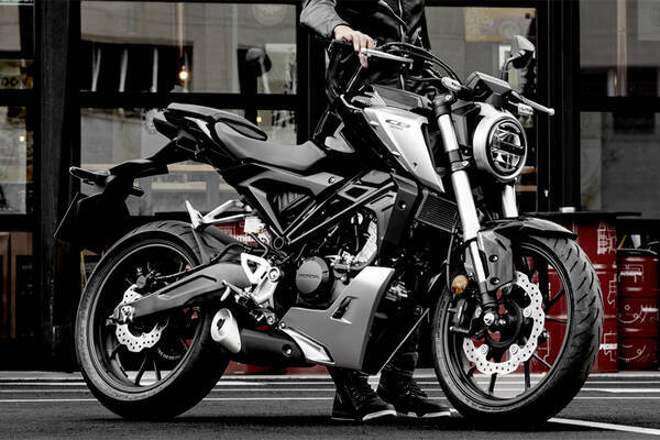 125ccの革命となるか Eicma18に登場したホンダ Cb125rベースの Mとx に可能性を感じた 18年12月7日 エキサイトニュース 125ccの革命となるか Eicma18に登場したホンダ Cb125rベースの Mとx に可能性を感じた 18年12月7日 エキサイトニュース