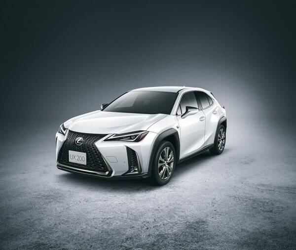 新車 レクサス Ux はトヨタ C Hr のブランド違いではない その違いは 18年11月27日 エキサイトニュース