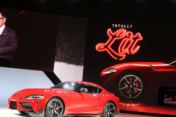 デトロイトモーターショー19 デトロイトで愛を叫んだ豊田章男社長は スープラは Lit と語る ところでlit ってなに 19年1月29日 エキサイトニュース デトロイトモーターショー19 デトロイトで愛を叫んだ豊田章男社長は スープラは Lit と語る ところでlit ってなに 19年1月29日 エキサイトニュース