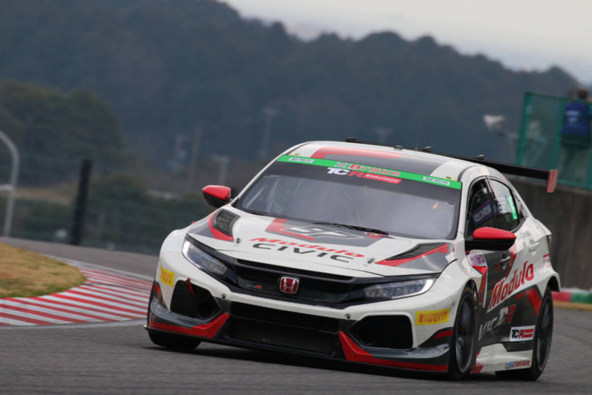 スーパー耐久19 ラスト10分を熱い走りで魅せたmodulo Civic Tcr 大津選手が魅せた熱い走りに会場は大興奮 19年3月27日 エキサイトニュース