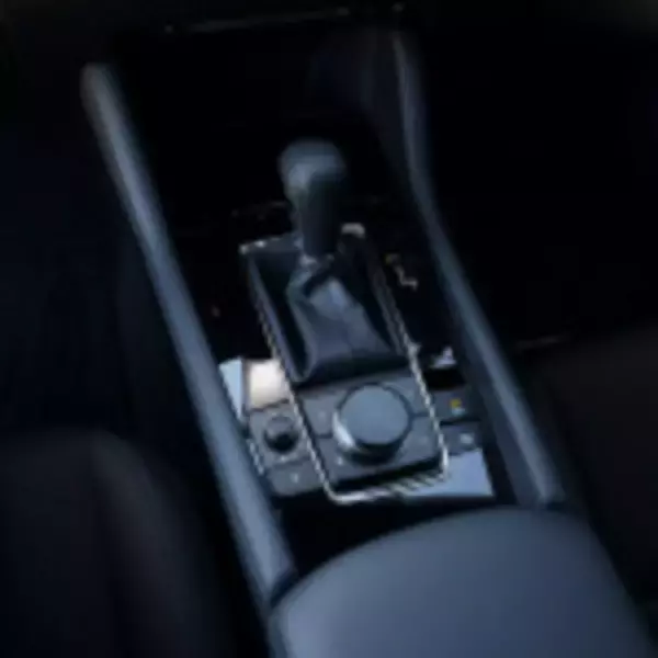 「シンプルでも美しく、クラスを超えた質感が自慢のインテリア【新型Mazda3発表】」の画像