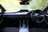 「シンプルでも美しく、クラスを超えた質感が自慢のインテリア【新型Mazda3発表】」の画像2