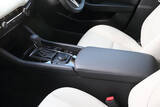 「シンプルでも美しく、クラスを超えた質感が自慢のインテリア【新型Mazda3発表】」の画像3