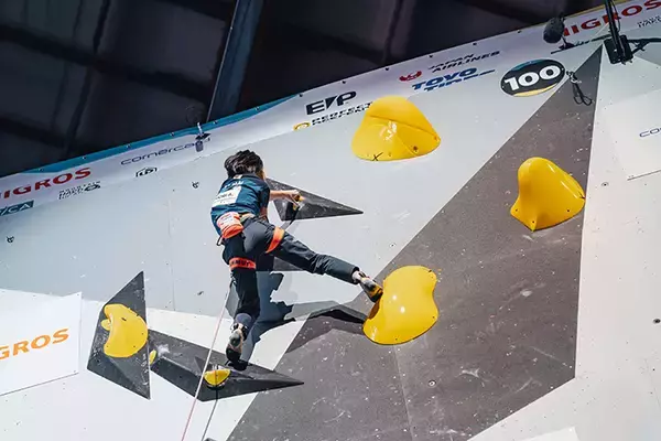 「森秋彩が念願のパリ五輪内定！ 得意のリードで逆転3位【クライミング世界選手権2023】」の画像