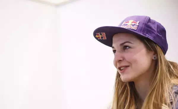 「アキヨ、ミホウ、ヤンヤに手が届いた／ジェシカ・ピルツ」の画像