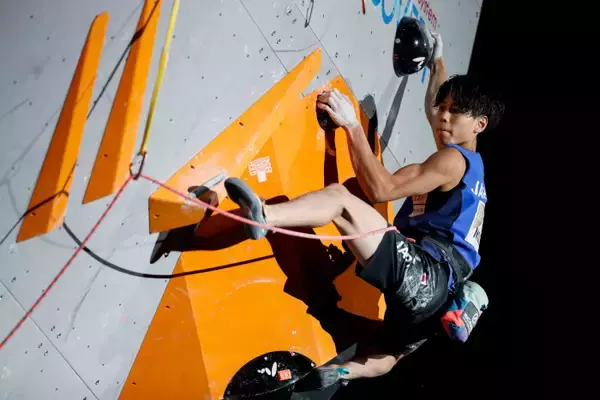 「楢崎智亜が五輪代表内定！抜群の安定感で他を圧倒／IFSCクライミング世界選手権2019八王子【コンバインド男子決勝】」の画像
