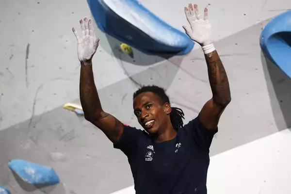 「楢崎智亜「一番大きな舞台で勝てたことが嬉しい」。コンバインド男子決勝後の選手コメント／IFSCクライミング世界選手権2019八王子」の画像