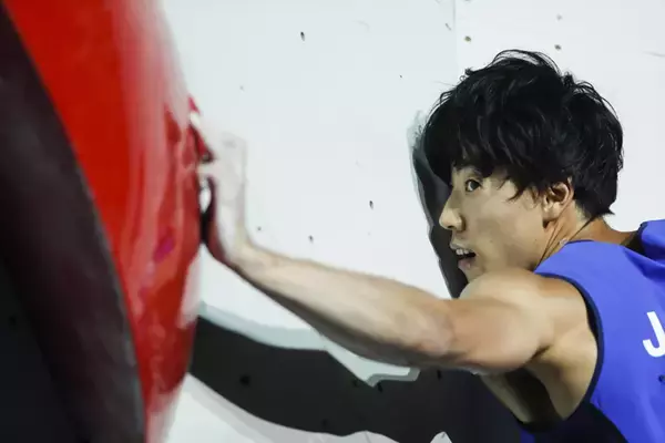 「楢崎智亜「一番大きな舞台で勝てたことが嬉しい」。コンバインド男子決勝後の選手コメント／IFSCクライミング世界選手権2019八王子」の画像