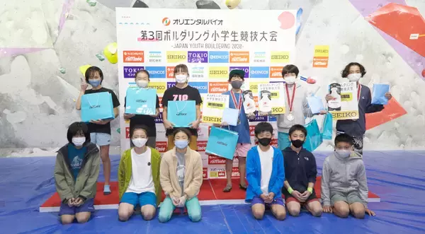「子どもたちによる白熱の戦い。第3回ボルダリング小学生競技大会が開催」の画像