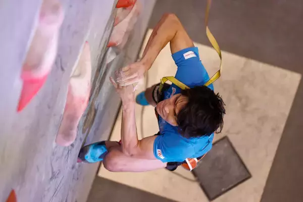 「楢崎智亜の「5.72秒」。スピードクライミングで日本人初のメダル獲得も」の画像