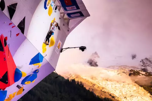 「五輪代表・ロゴラが決勝唯一の完登を記録。男子はベイリーが2連勝／リードW杯2021第3戦 シャモニー大会」の画像