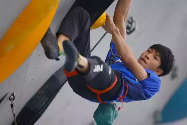 「17歳・村下善乙が初優勝【Top of the Top 2021】＜男子リード決勝＞」の画像