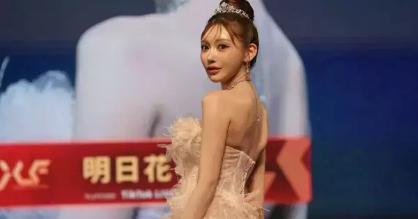 明日花キララ、降臨　圧倒的な存在感で会場を魅了