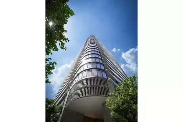 「文京区の旧日本サッカー協会本部ビル跡地に、レガシーを継承した大規模タワーレジデンス」の画像