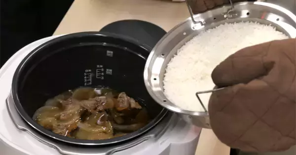主菜＋副菜が最短16分、シロカの新「おうちシェフクッカー」は2品同時調理と介護食に注目