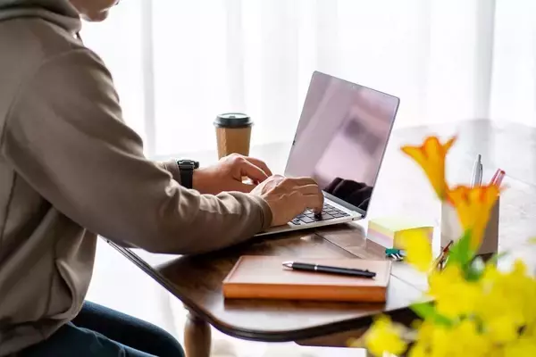 43歳で脱サラする方法は？具体的な事例や成功しやすい仕事を解説