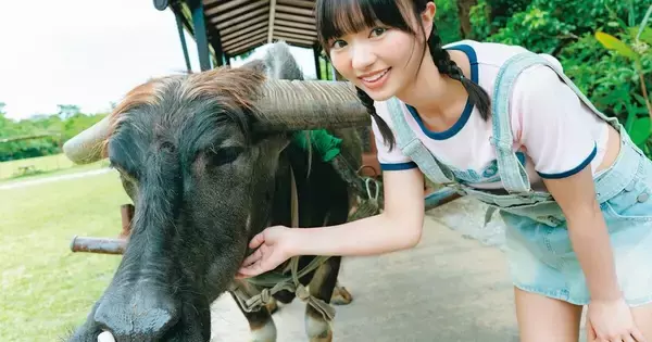 “バレーボール女子”蒔埜ひな、22歳の誕生日に1st写真集を発売　水牛とのふれあいで無邪気な笑顔