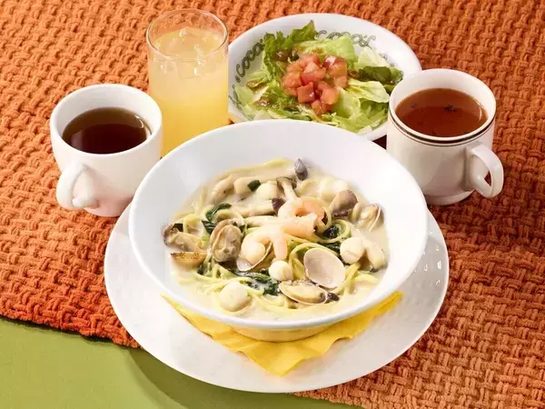 ココス、平日限定「2025冬のランチメニュー」スタート - スープパスタや熱々ドリア、フルーツサラダなどがお得に