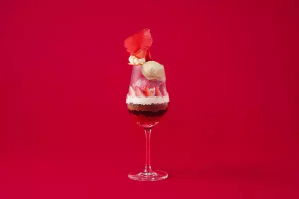 東京ミッドタウンで旬のいちごたっぷりのいちごフェア--限定パフェや新作スイーツが登場