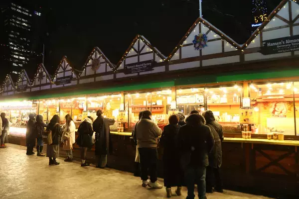 札幌の夜を彩る“ミュンヘン・クリスマス市” - 点灯式にエネモ登場で会場が笑顔に