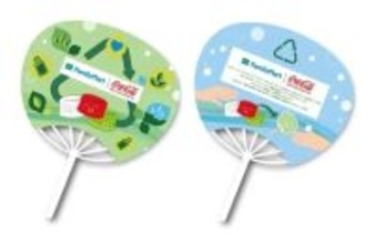 ファミマとコカ・コーラ、東京都足立区内の20店舗でペットボトルキャップを回収し「うちわ」にリサイクルへ