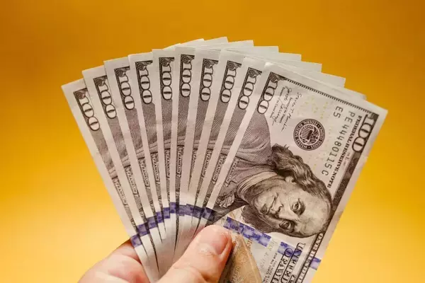 銀座ホステスが見たお金持ち 第95回 富裕層の「ボーナスの使い道」、独身と既婚者で全く異なる“投資先”