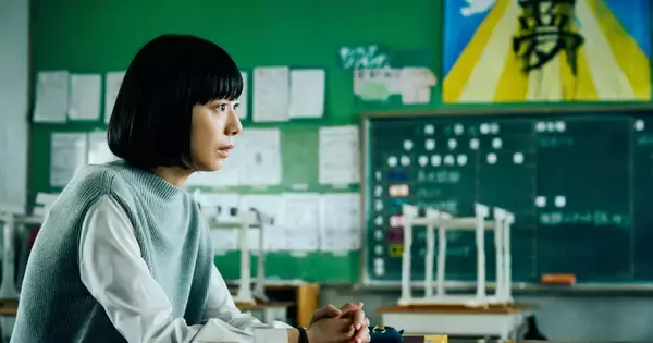 映画『四月の余白』　暴力衝動や問題行動を繰り返す少年・澤海斗(上阪隼人)の担任教師・草野冬子(夏帆)をとらえた本編映像が公開