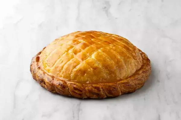 まろやかなバター香る“東京ドーム型”のアップルパイ‐2026年1月1日から販売開始