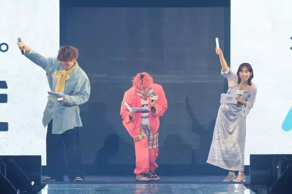 鷲見玲奈、爽やかシースルーワンピースで大人の装い　EXITとTGC司会10回目タッグ