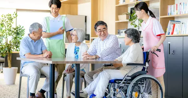 介護職員の6割が賃上げに期待、希望額は「月5万円以上」が最多 - レバレジーズ調査